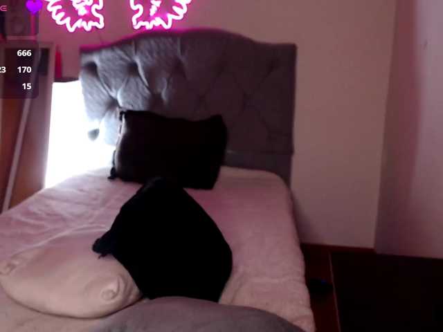 Missdennise live cam on BongaCams