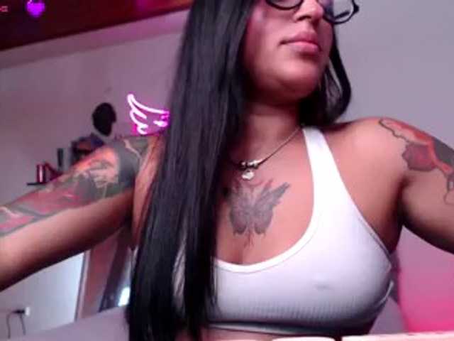 Missdennise live cam on BongaCams