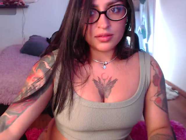 Missdennise live cam on BongaCams