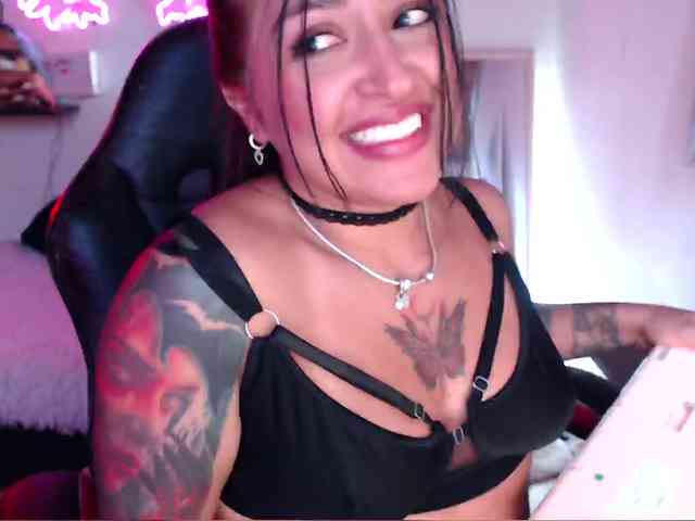Missdennise webcam