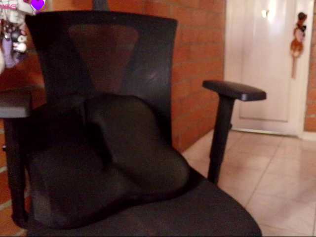 Tinamqueen live cam on BongaCams