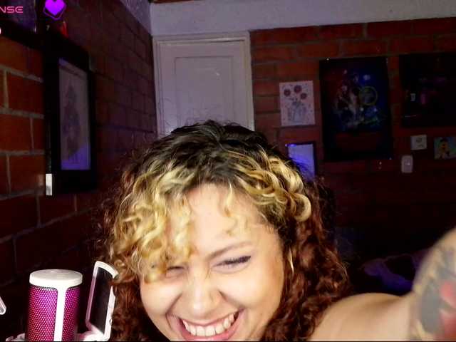 Tinamqueen live cam on BongaCams