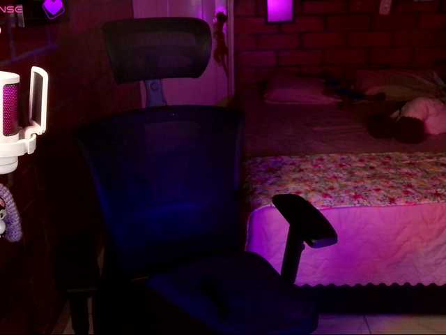 Tinamqueen live webcam show