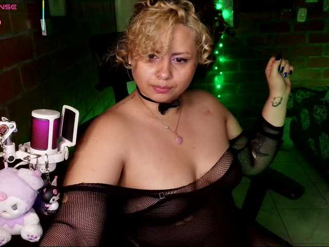 Tinamqueen live cam on BongaCams