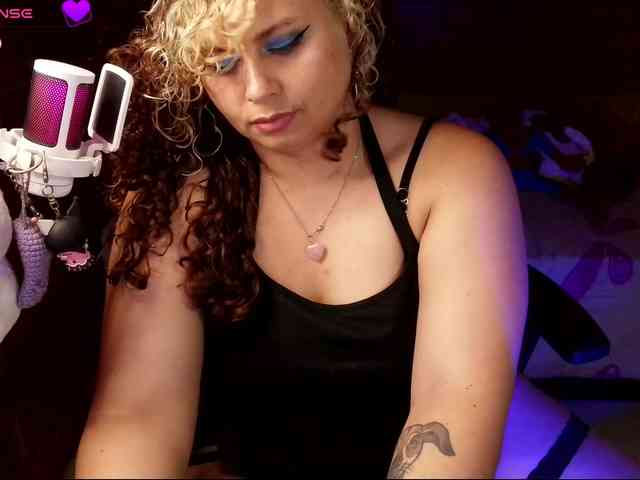 Tinaqueen1 webcam