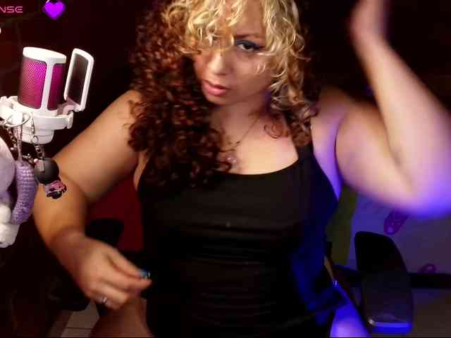 Tinaqueen1 webcam
