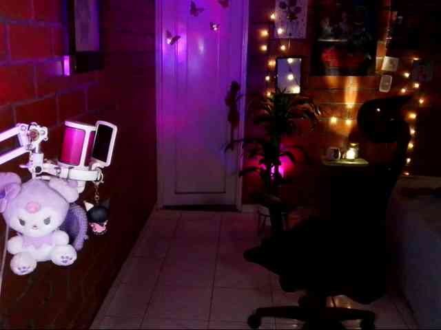 Tinaqueen1 webcam
