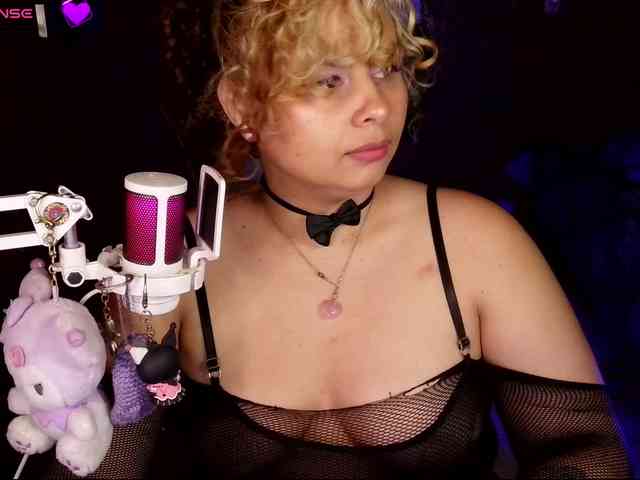 Tinaqueen1 webcam