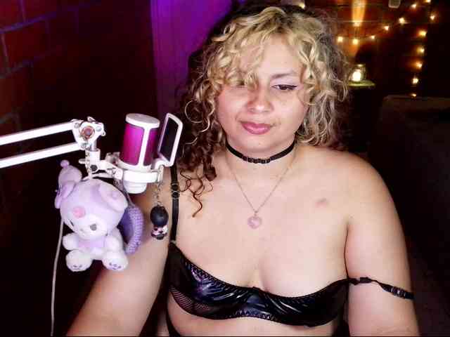 Tinaqueen1 webcam