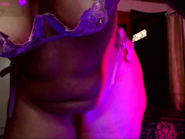 Tinaqueen1 webcam