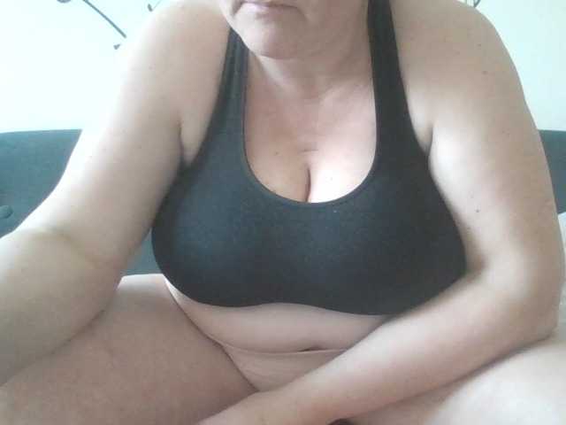 LaraXXX33's BongaCams show and profile