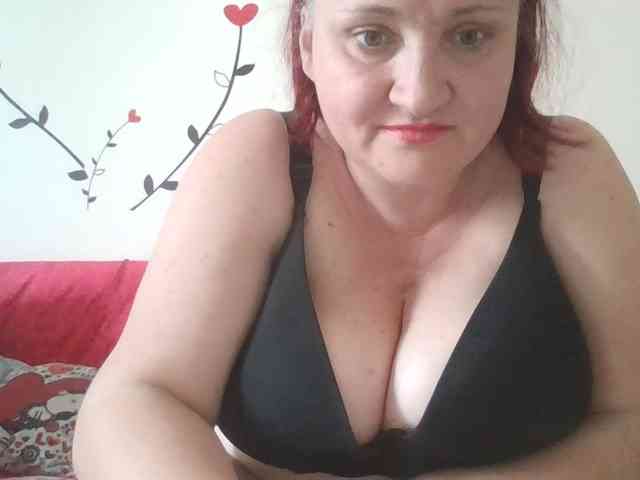 LaraXXX33 webcam