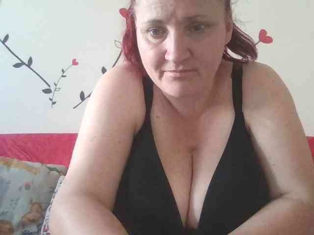 LaraXXX33 webcam