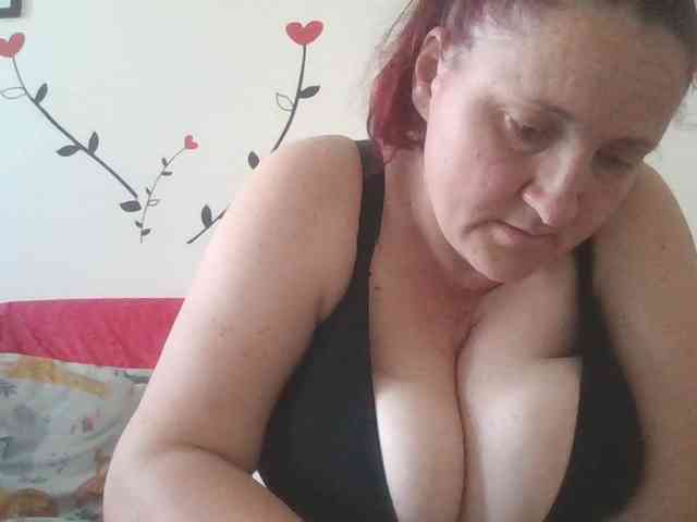 LaraXXX33 webcam