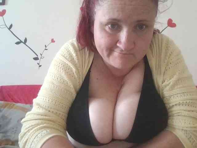 LaraXXX33 webcam