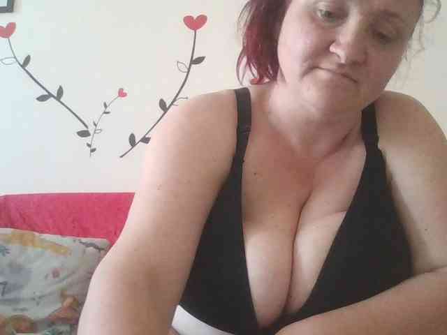 LaraXXX33 webcam