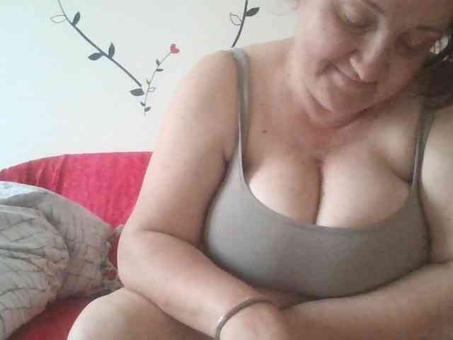 LaraXXX33 webcam