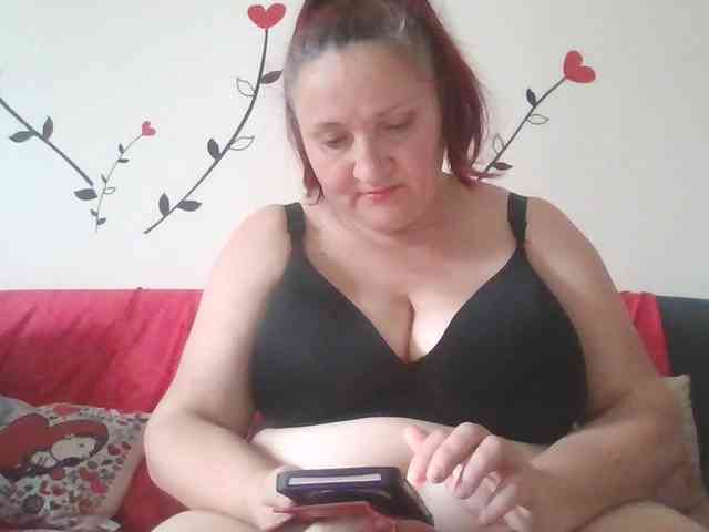 LaraXXX33 webcam