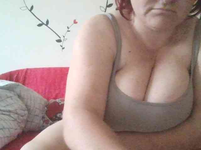 LaraXXX33 webcam