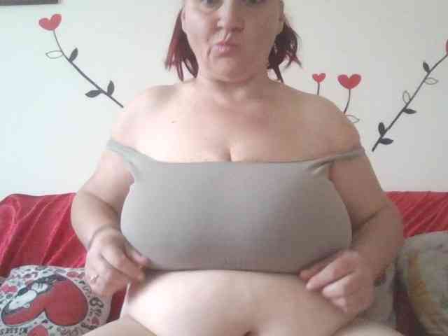 LaraXXX33 webcam