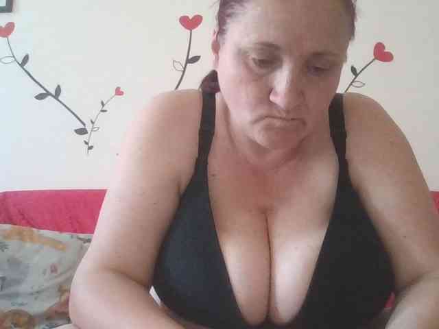 LaraXXX33 webcam