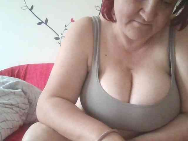 LaraXXX33 webcam