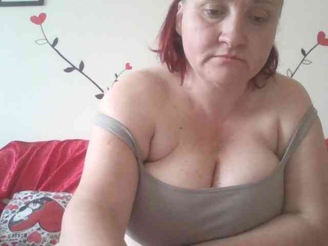 LaraXXX33 webcam