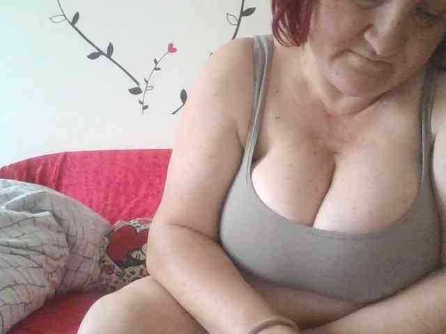 LaraXXX33 webcam