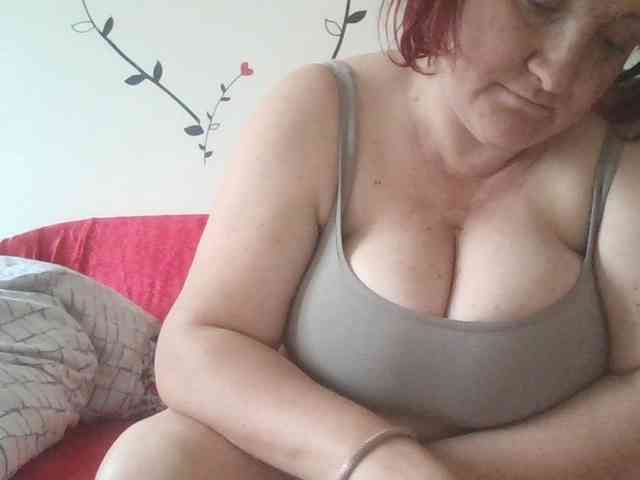 LaraXXX33 webcam