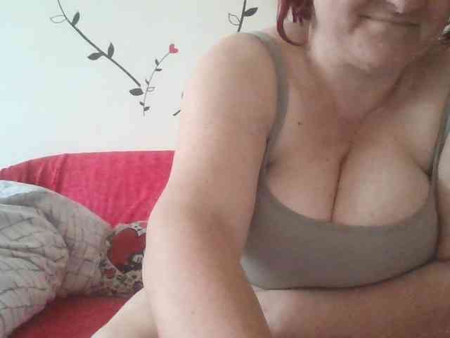 LaraXXX33 webcam