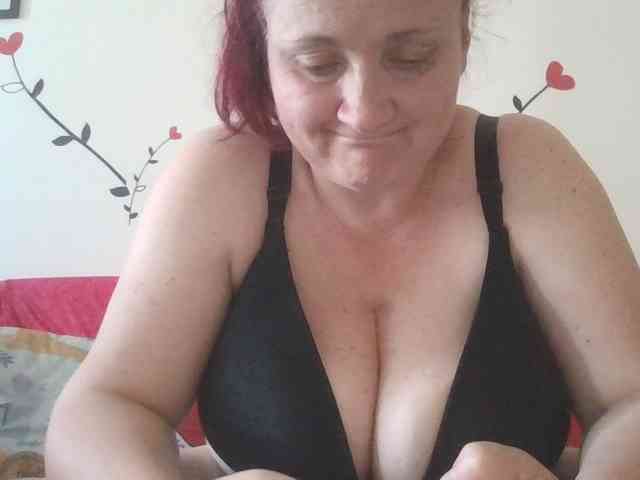 LaraXXX33 webcam