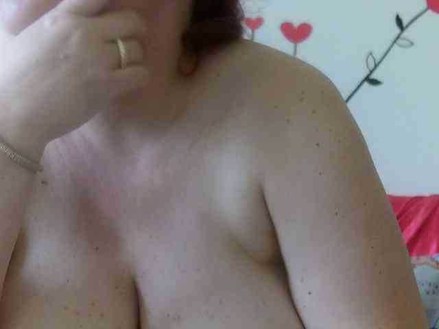 LaraXXX33 webcam