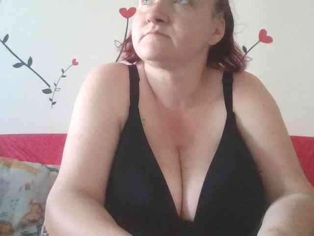 LaraXXX33 webcam