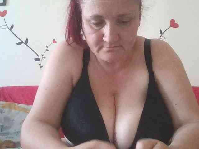 LaraXXX33 webcam