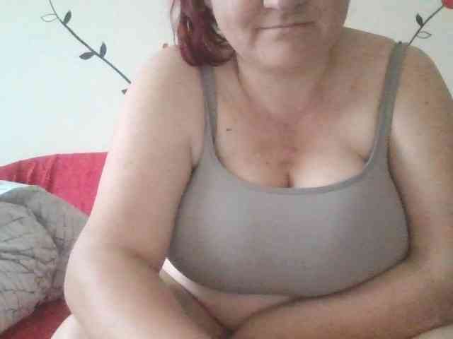 LaraXXX33 webcam