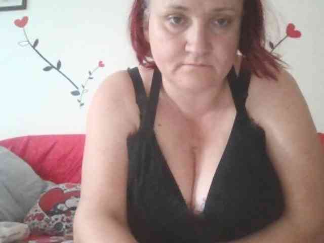 LaraXXX33 webcam