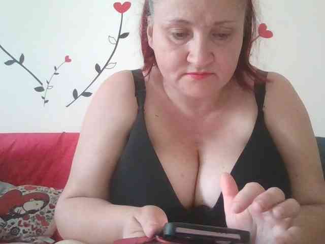 LaraXXX33 webcam