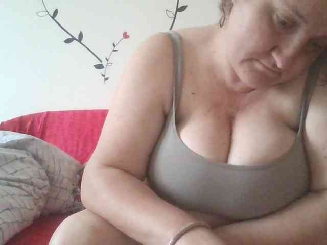 LaraXXX33 webcam