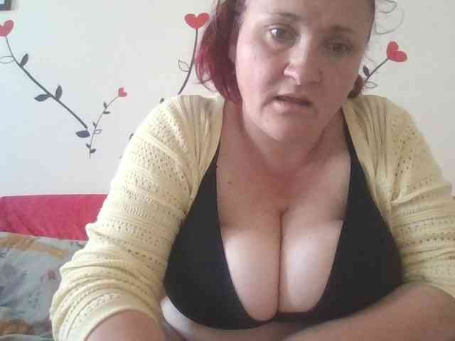 LaraXXX33 webcam
