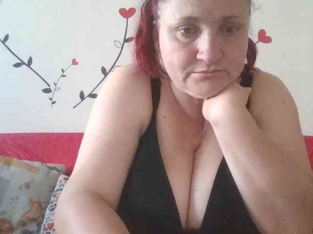 LaraXXX33 webcam