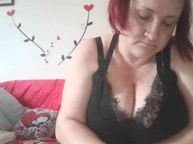 LaraXXX33 webcam