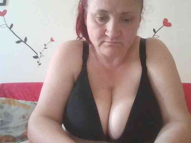 LaraXXX33 webcam