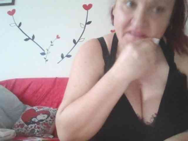 LaraXXX33 webcam