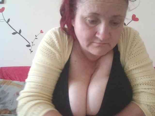 LaraXXX33 webcam