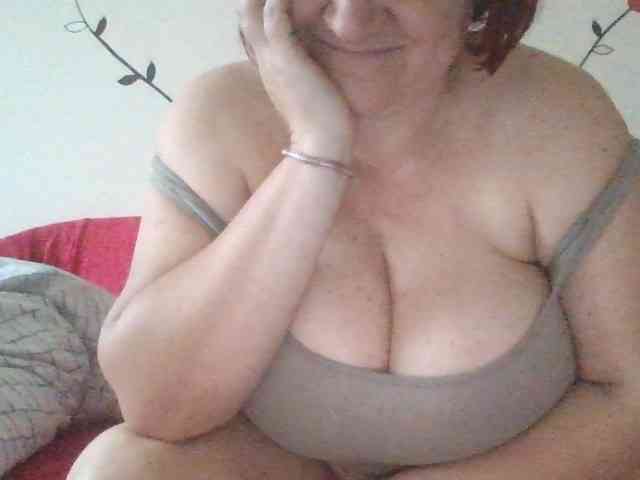 LaraXXX33 webcam