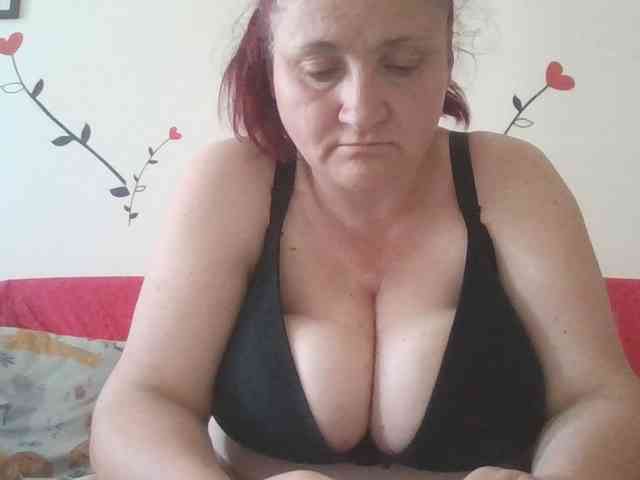 LaraXXX33 webcam