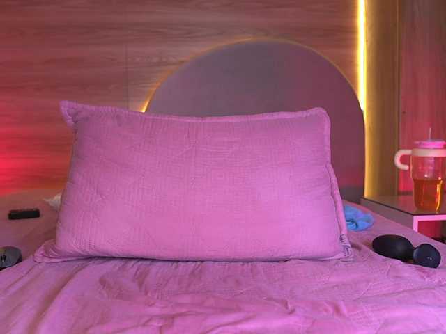 ale-evanz live cam on BongaCams