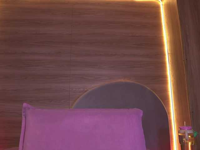 ale-evanz live cam on BongaCams
