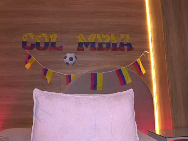 ale-evanz live cam on BongaCams