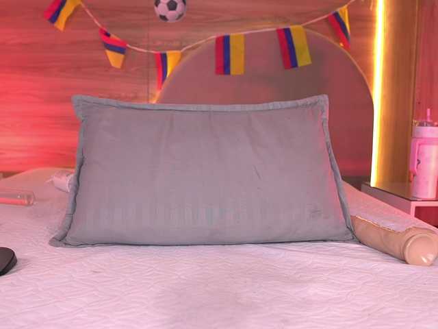 ale-evanz live cam on BongaCams
